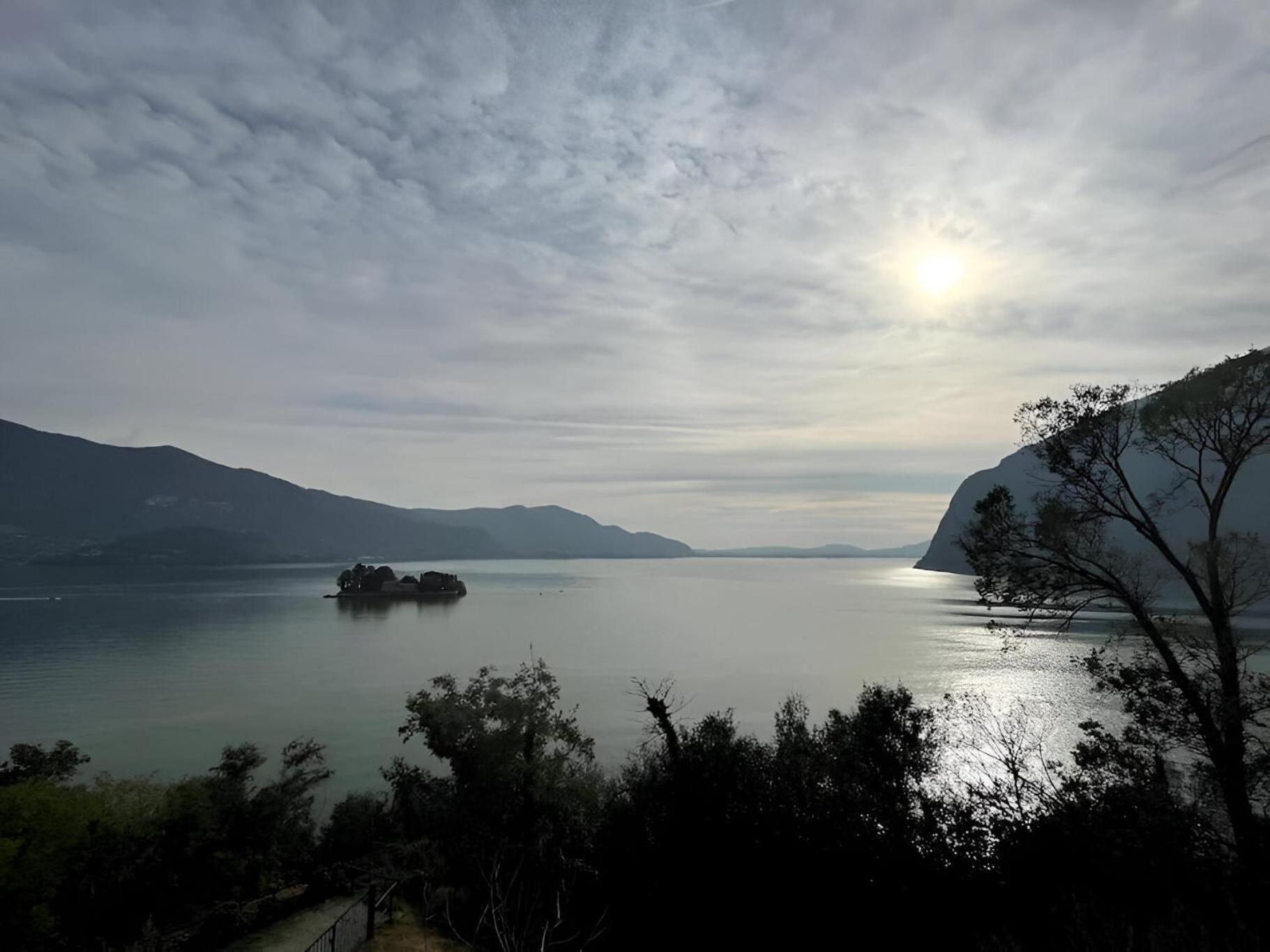 Casa Pg - Appartamento Vista Lago Monte Isola Exteriér fotografie